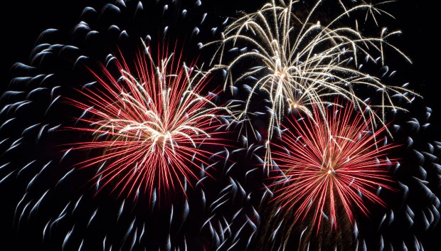 Fireworks explode over Chicago's Navy Pier in 2021. (Vashon Jordan Jr. / Chicago Tribune)