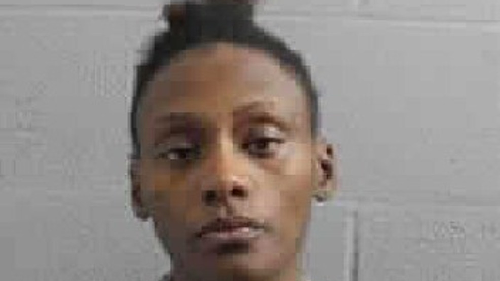 Tulsa police are looking for a second suspect in a backyard shooting that left one dead