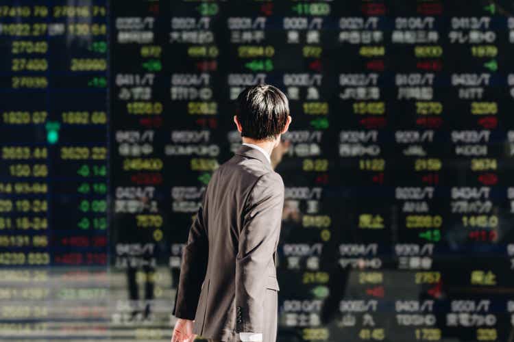 Asian markets in the red after Japanese yen falls to 38-year low prompts fresh intervention